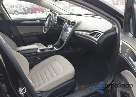 2020 Ford Fusion S z USA, uszkodzony, nr VIN 3FA6P0G76LR101918